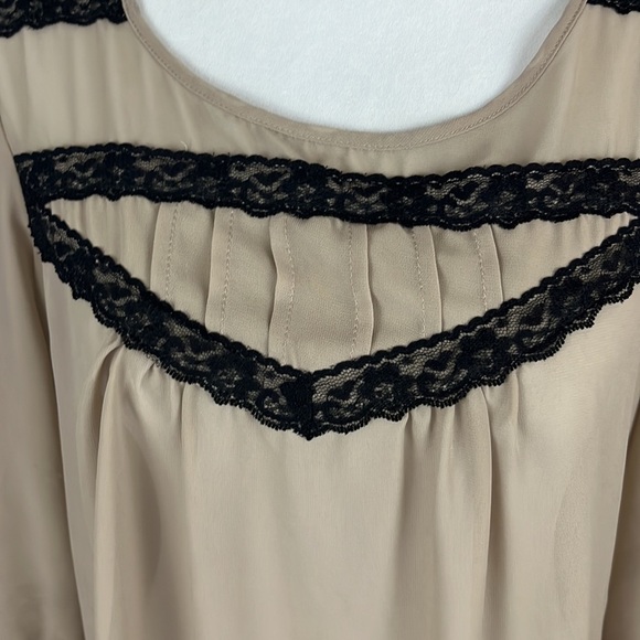 Sheer top 🖤 - Picture 3 of 8